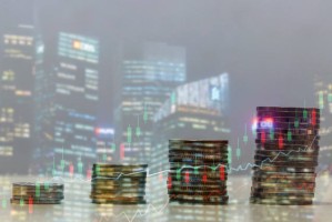 现货期货的风险和区别是什么？这些因素如何影响投资决策？