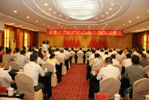 如何了解一个地方的情况？这种了解方式有哪些局限性？