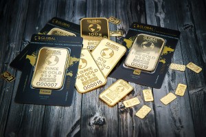 如何理解欧式期权复制策略并运用其方法？复制策略在期权交易中有何优势与局限？