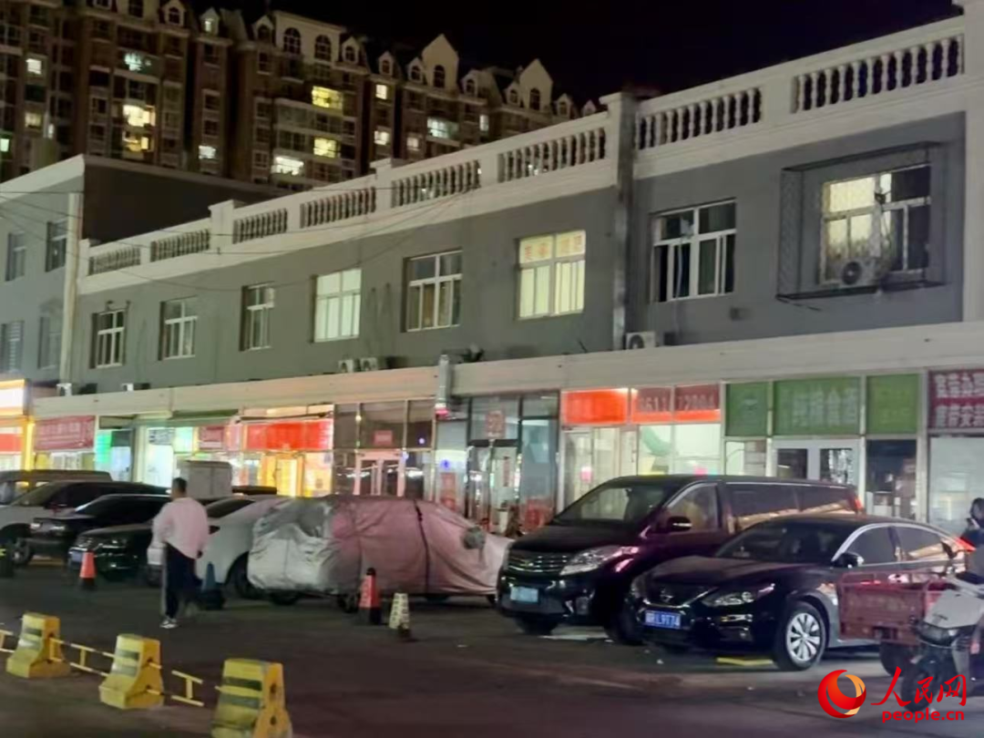 河北三河“招牌改色”背后：店铺招牌到底谁说了算？