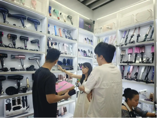 重生的TA|TikTok“拓荒者	”变身义乌老板：“不追风口，我造风口！”
